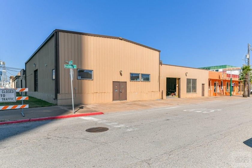 GREAT STORAGE FACILITY IN DOWNTOWN GALVESTON. APPROX 10,300 SF - Beach Commercial for sale in Galveston, Texas on Beachhouse.com