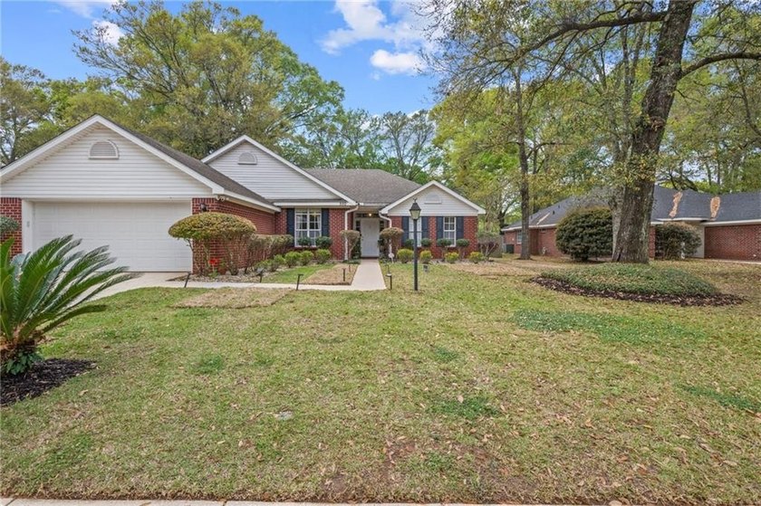 Welcome to this beautifully maintained brick home in Lakeview - Beach Home for sale in Mobile, Alabama on Beachhouse.com