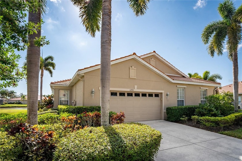Beautifully updated, move-in ready lakefront paired villa in the - Beach Townhome/Townhouse for sale in Sarasota, Florida on Beachhouse.com