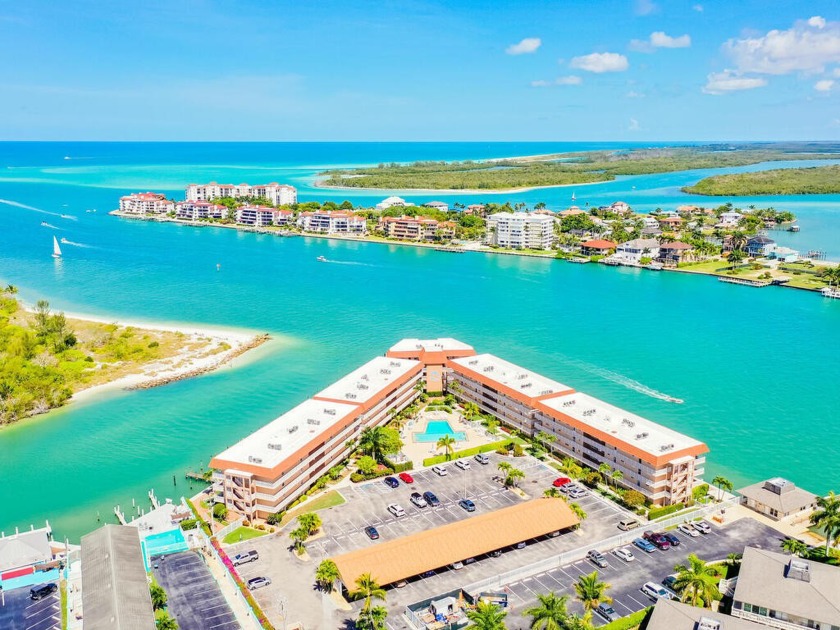 Welcome to your own slice of paradise in Ville de Marco West! - Beach Condo for sale in Marco Island, Florida on Beachhouse.com