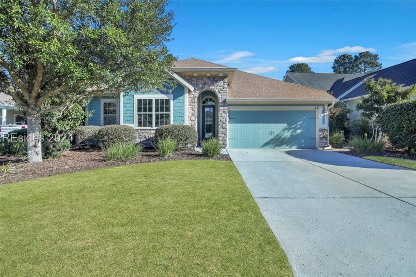 Beautifully updated home on the lake with a large lanai and - Beach Home for sale in Bluffton, South Carolina on Beachhouse.com