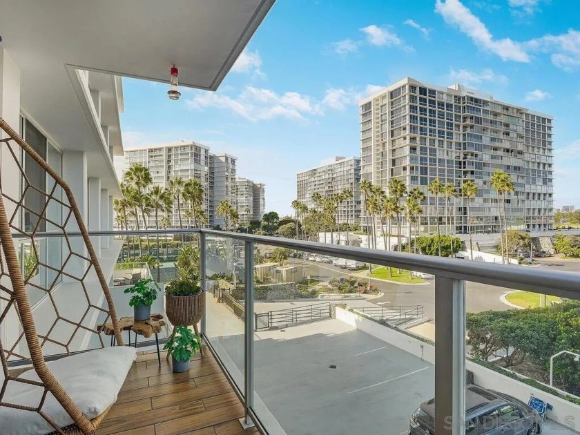 Steps from the beach and priced to sell. This inviting - Beach Condo for sale in Coronado, California on Beachhouse.com