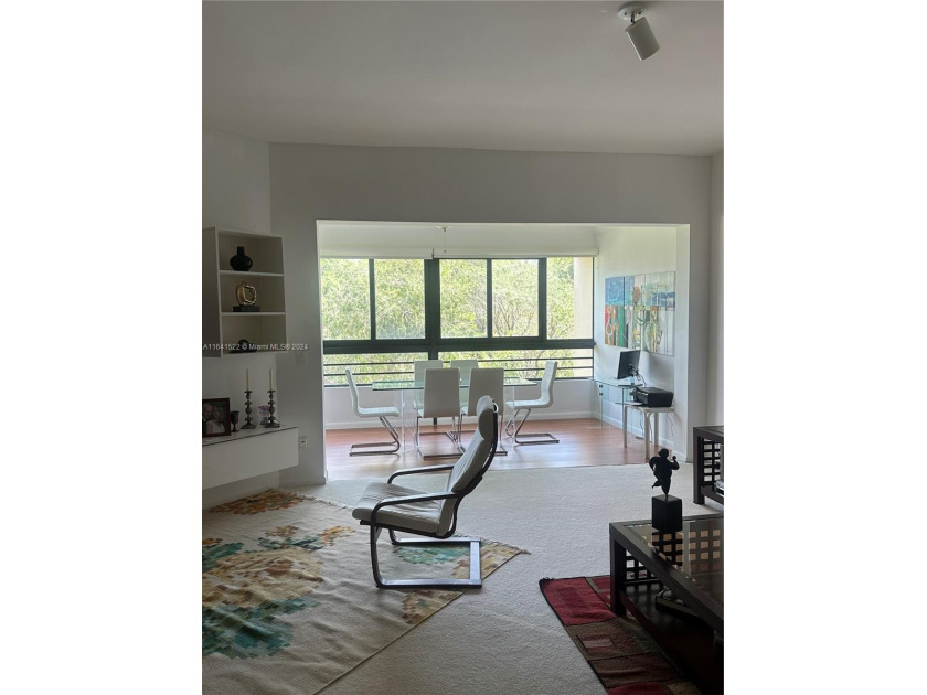 Beautiful 2 bedrooms, 2 baths apartment located in a prestigious - Beach Condo for sale in Boca Raton, Florida on Beachhouse.com