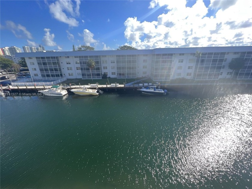 Great opportunity! 2/2 corner unit with a balcony overlooking - Beach Condo for sale in North Miami Beach, Florida on Beachhouse.com