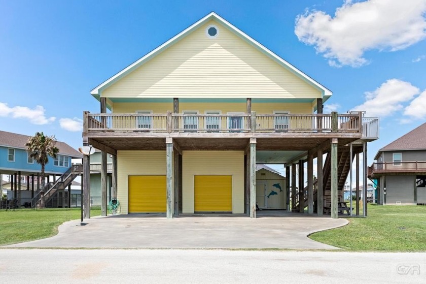 Here's Your Chance at Beach Side Living. Freshly Painted - Beach Home for sale in Crystal Beach, Texas on Beachhouse.com