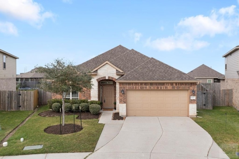 Beautiful 3-bedroom, 2-bath home with a study and 2-car garage - Beach Home for sale in Texas City, Texas on Beachhouse.com