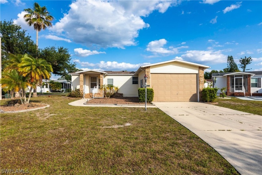 Come and see this lovely 2 bedroom/2 bath split bedroom home on - Beach Home for sale in North Fort Myers, Florida on Beachhouse.com