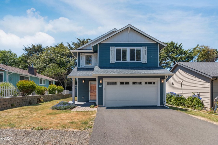 This charming home is an absolute gem! The functional & stylish - Beach Home for sale in Lincoln City, Oregon on Beachhouse.com