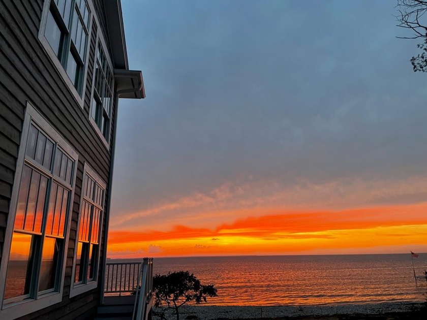 Must-see waterfront condominium close to downtown. Work with the - Beach Condo for sale in Sister Bay, Wisconsin on Beachhouse.com