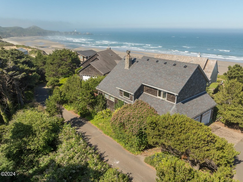 Welcome to this stunning 3-bedroom, 3-bathroom contemporary home - Beach Home for sale in Newport, Oregon on Beachhouse.com