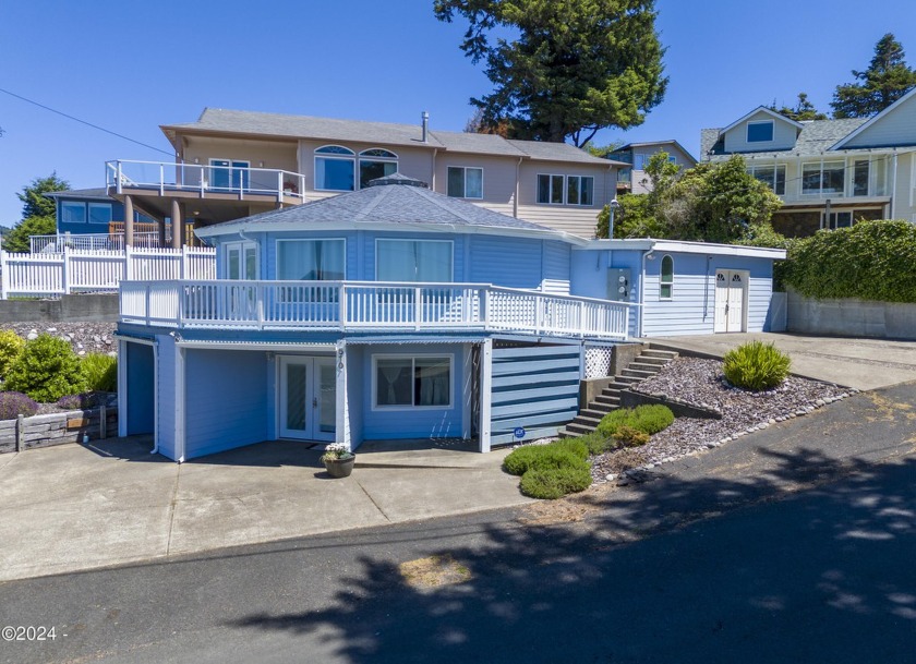 Beautifully updated  and move-in-ready residence or duplex with - Beach Home for sale in Depoe Bay, Oregon on Beachhouse.com