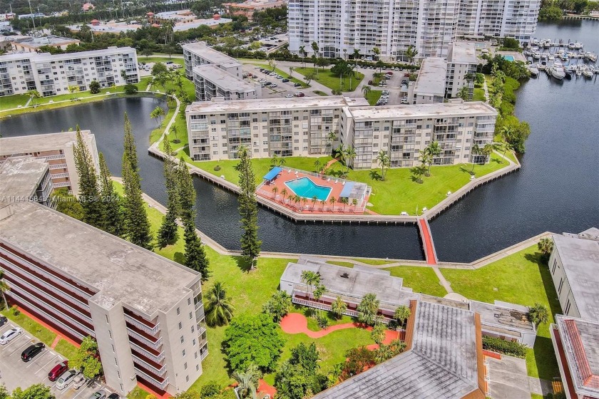 First-floor condo near Aventura Mall & Gulfstream Park, in the - Beach Condo for sale in Aventura, Florida on Beachhouse.com