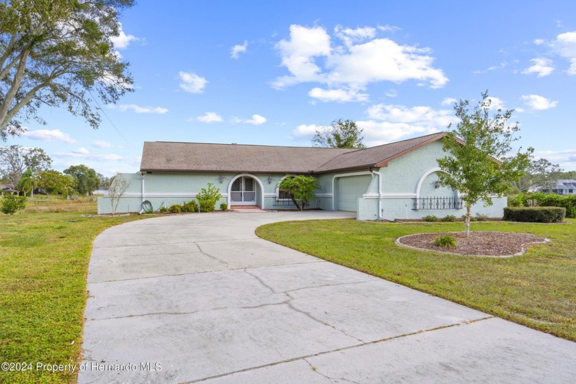 Amazing 3 bedroom, 2 bath, 2 car garage home located on Hunters - Beach Home for sale in Spring Hill, Florida on Beachhouse.com