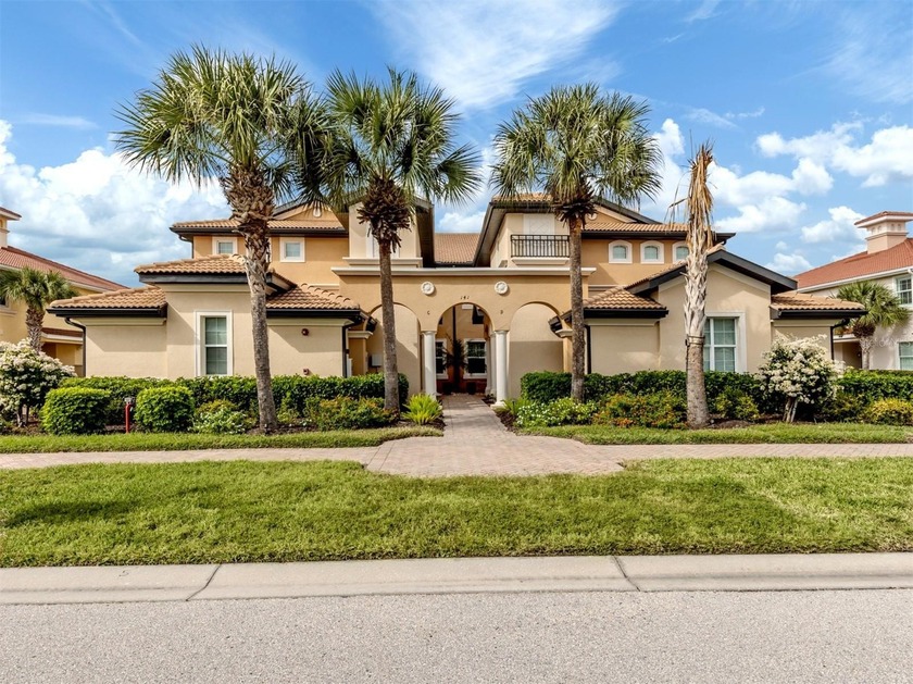 LAKEFRONT WCI BUILT CARRIAGE HOME WITH THREE-BEDROOMS - LAKE - Beach Condo for sale in Venice, Florida on Beachhouse.com