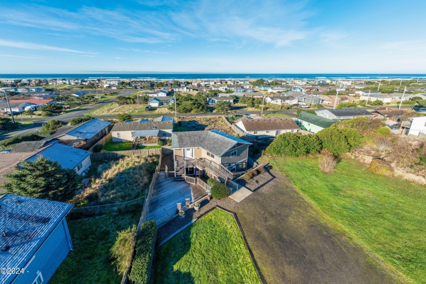 Versatile multi-generational living with ocean views in Bayshore - Beach Home for sale in Waldport, Oregon on Beachhouse.com