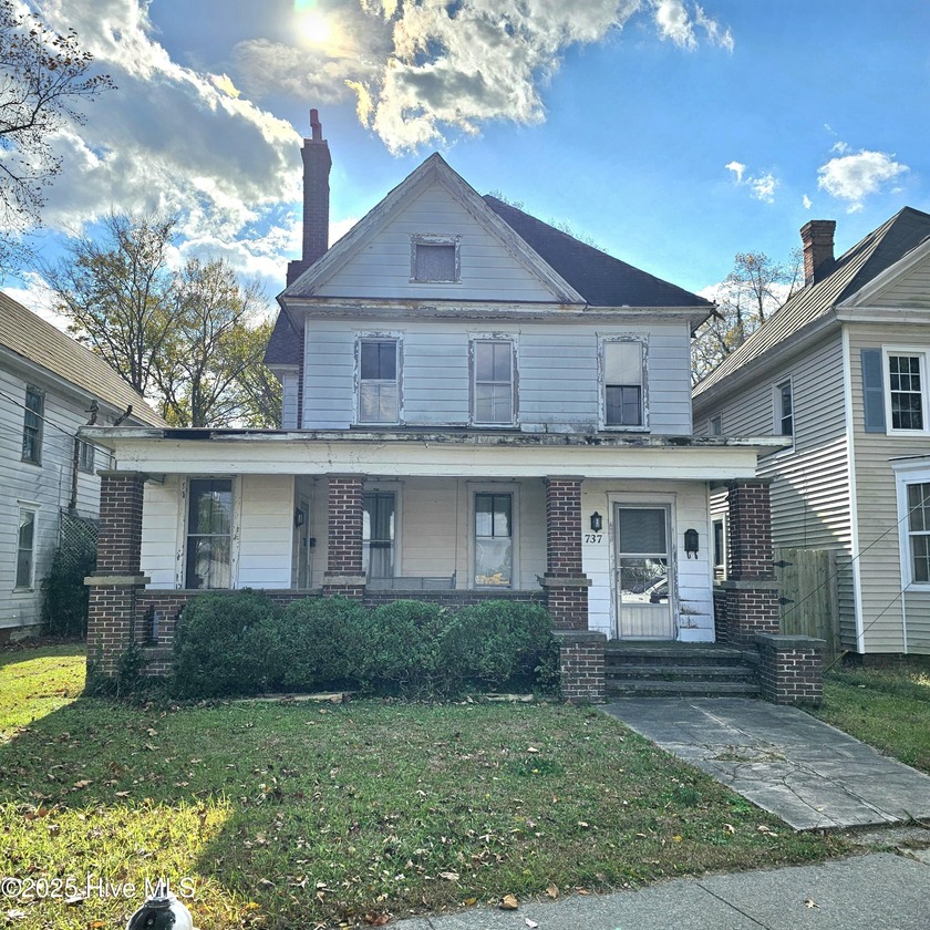 Located in the Riverside Historic District, this 3,134 sq ft - Beach Home for sale in Elizabeth City, North Carolina on Beachhouse.com