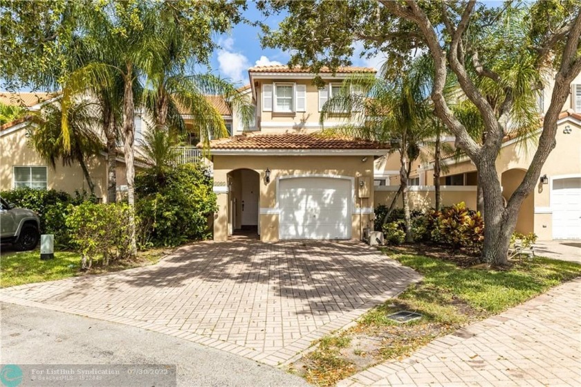 THIS 3/2.5 TOWNHOUSE WITH 1 CAR GARGE IS AN ABSOLUTELY MUST - Beach Townhome/Townhouse for sale in Hollywood, Florida on Beachhouse.com