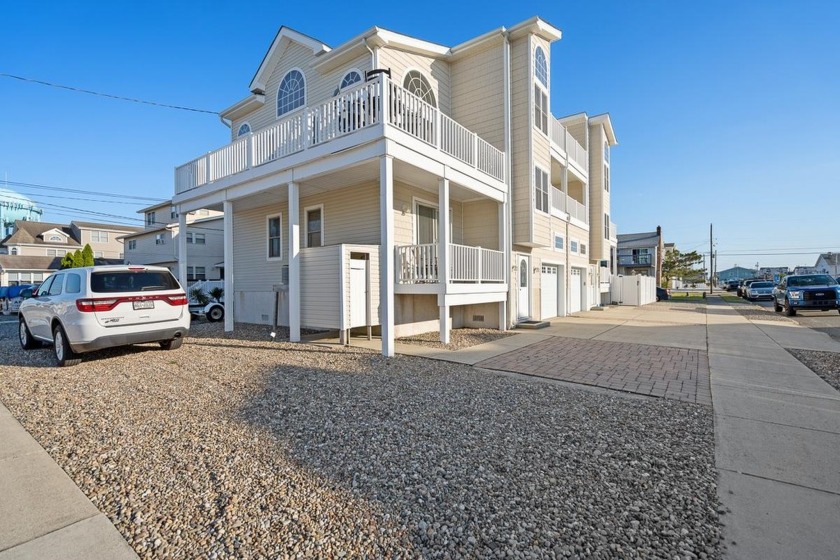 This corner Townhome in a popular residential neighborhood is - Beach Townhome/Townhouse for sale in Sea Isle City, New Jersey on Beachhouse.com
