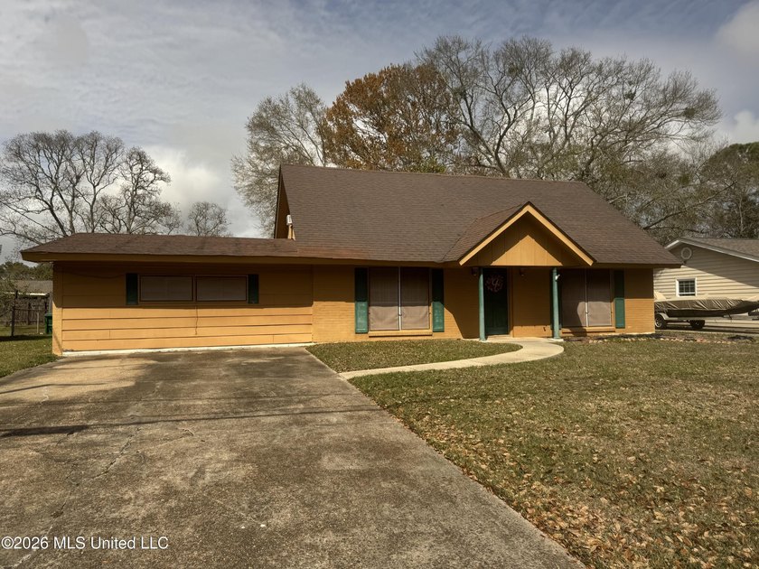 AS IS SALE Opportunity!!!! This spacious family home is located - Beach Home for sale in Pascagoula, Mississippi on Beachhouse.com