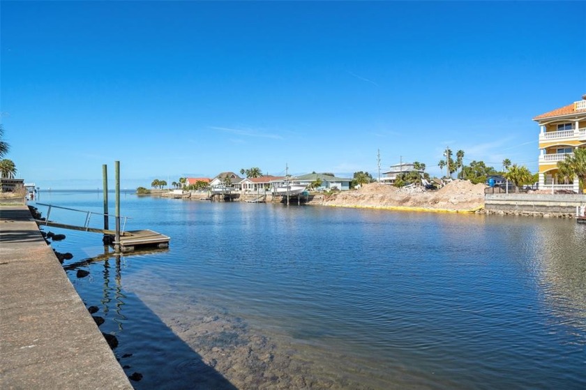 A beautiful waterfront lot with a seawall in Hernando Beach - Beach Lot for sale in Hernando Beach, Florida on Beachhouse.com