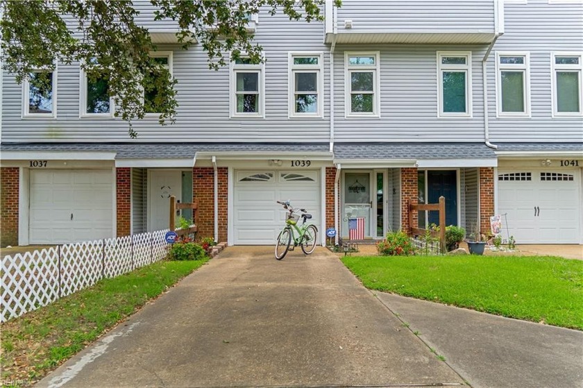 Direct Beachfront, 1632 SF, 3 bedroom, 2.5 bath, 3-level - Beach Townhome/Townhouse for sale in Norfolk, Virginia on Beachhouse.com