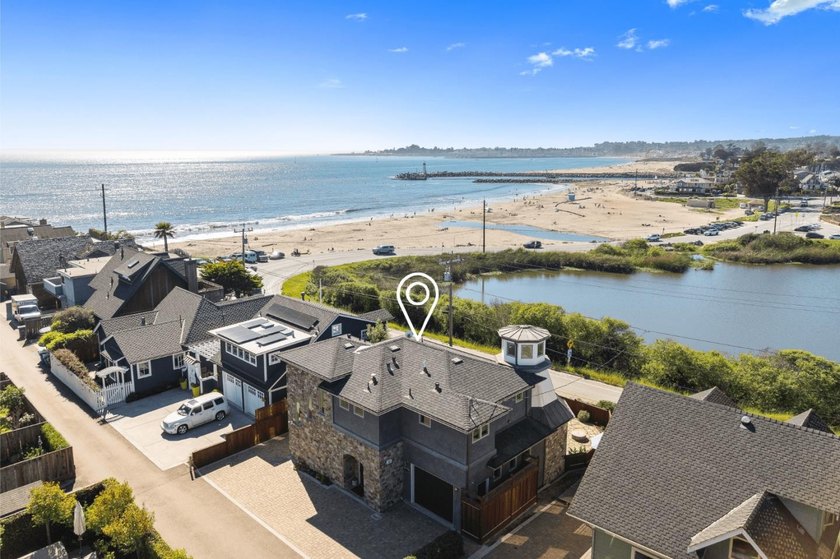 Properties like this rarely come to market. Built and completely - Beach Home for sale in Santa Cruz, California on Beachhouse.com