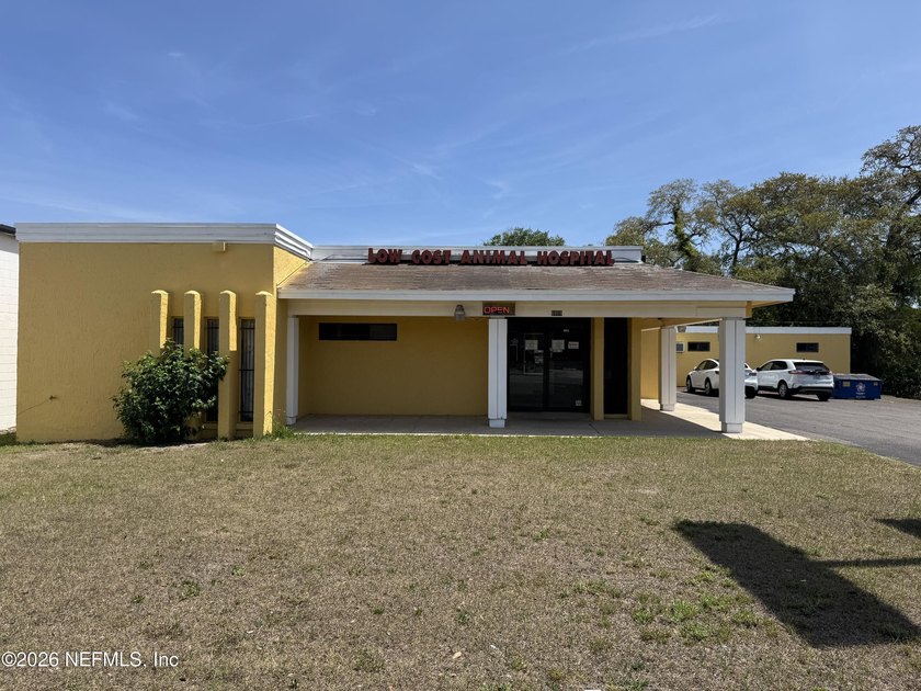 This well-established veterinary facility has been serving the - Beach Commercial for sale in Jacksonville, Florida on Beachhouse.com