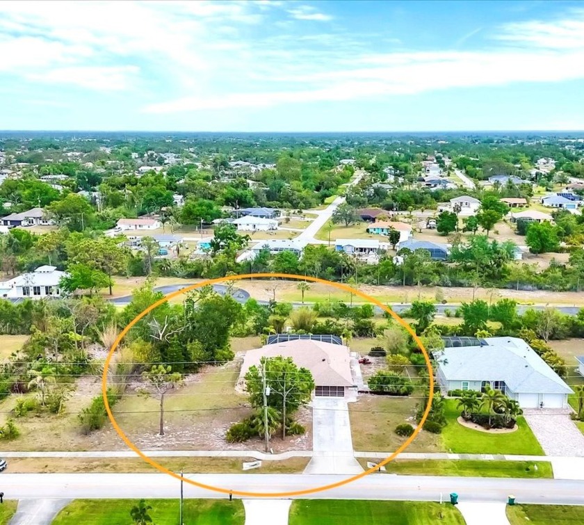 Your Florida dream home awaits! Welcome to 533 Boundary Blvd, a - Beach Home for sale in Rotonda West, Florida on Beachhouse.com