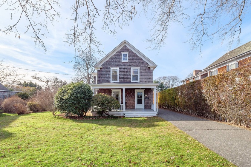 Set on a quiet Southampton Village street, this classic village - Beach Home for sale in Southampton, New York on Beachhouse.com