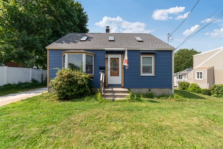 Step into this beautiful 4-bedroom home! The first floor - Beach Home for sale in Groton, Connecticut on Beachhouse.com