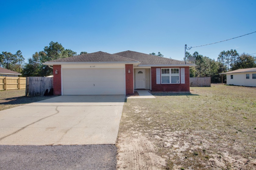 SELLER TO REPLACE ROOF WITH ACCEPTABLE OFFER***Welcome to your - Beach Home for sale in Navarre, Florida on Beachhouse.com
