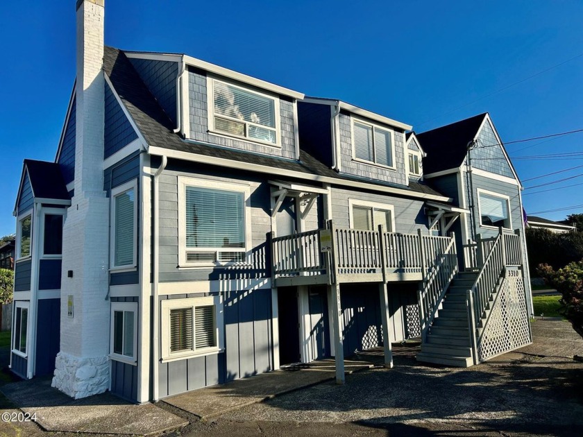 CHARMING BEACH CONDO.This end unit is located across the street - Beach Condo for sale in Lincoln City, Oregon on Beachhouse.com