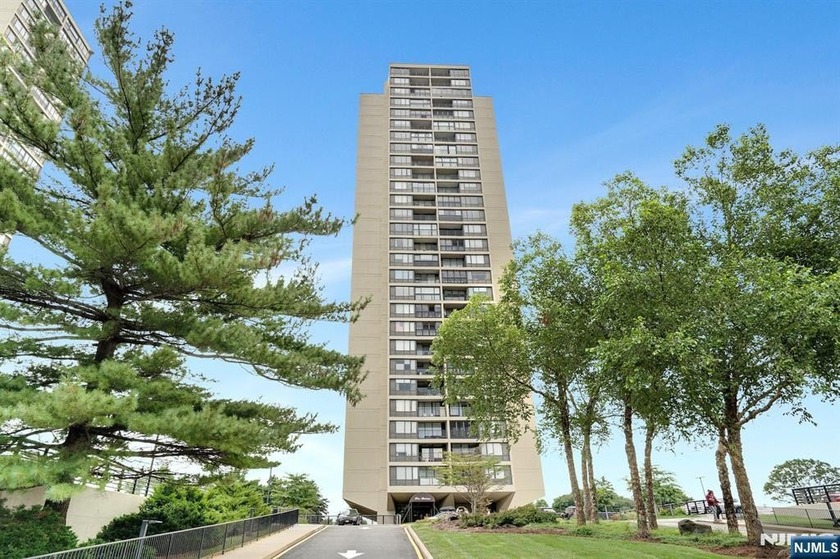 Stunning 1-Bedroom Co-op with Hudson River & GWB Views Welcome - Beach Other for sale in Fort Lee, New Jersey on Beachhouse.com