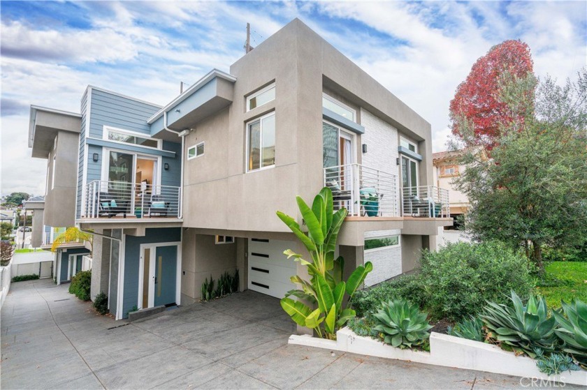 Welcome to your dream townhome! This detached, practically new - Beach Townhome/Townhouse for sale in Redondo Beach, California on Beachhouse.com