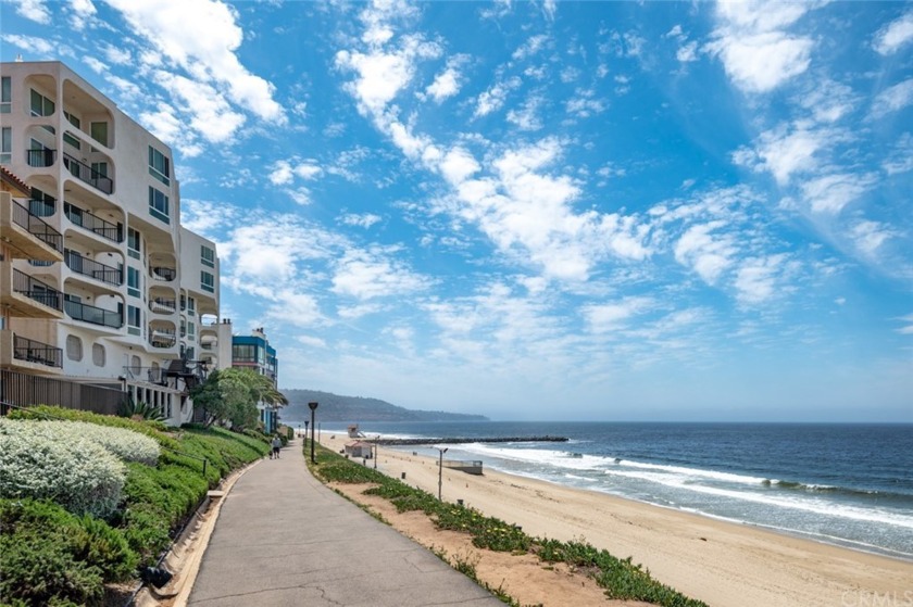 This OCEAN VIEW UNIT *IS* the best value west of PCH in all 3 - Beach Condo for sale in Redondo Beach, California on Beachhouse.com