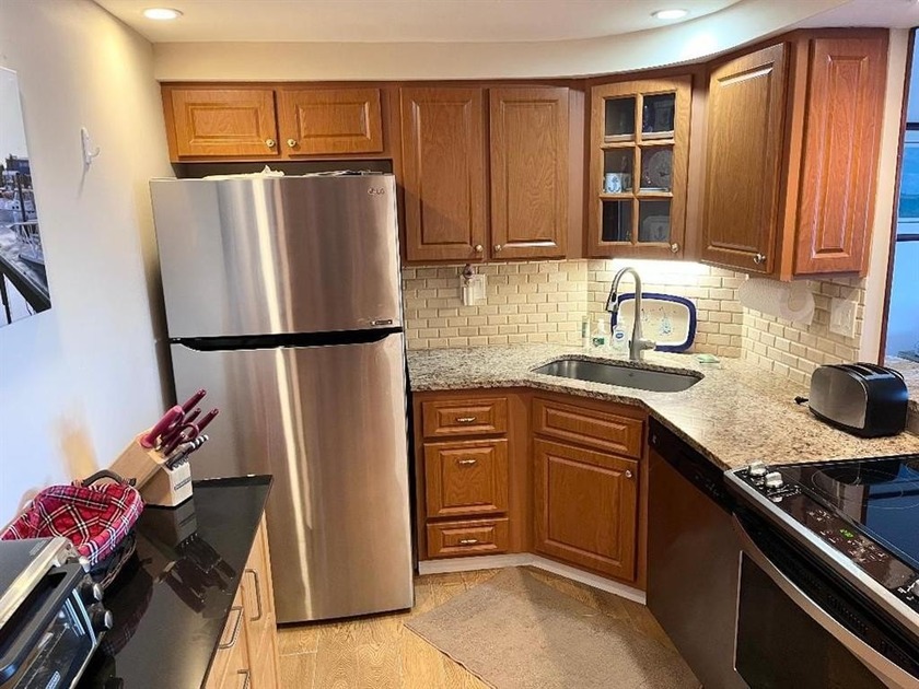 RARELY AVAILABLE 1/1 7TH FL. DIRECTLY ON THE INTRACOASTAL. LARGE - Beach Condo for sale in Fort Lauderdale, Florida on Beachhouse.com