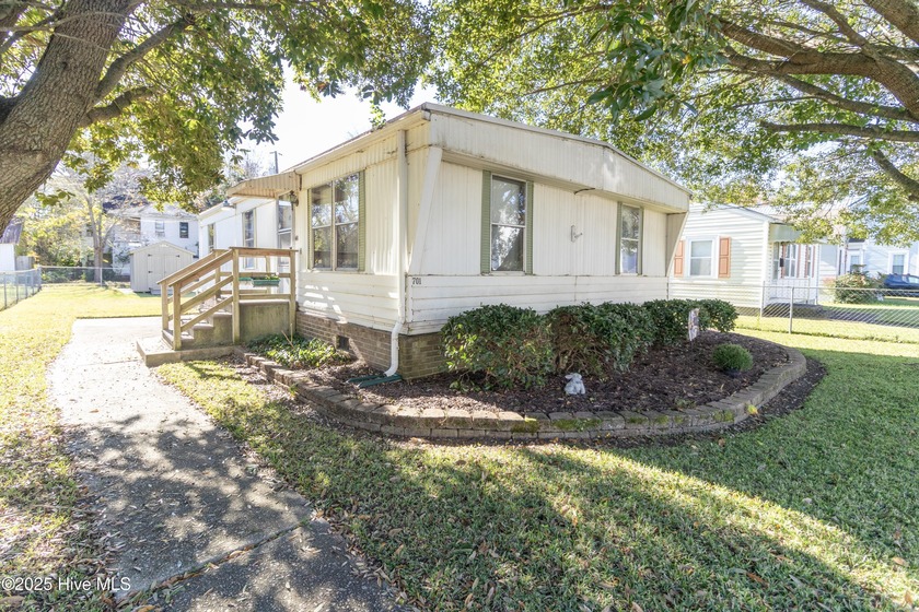 Well maintained home offering a fantastic opportunity for - Beach Home for sale in Elizabeth City, North Carolina on Beachhouse.com
