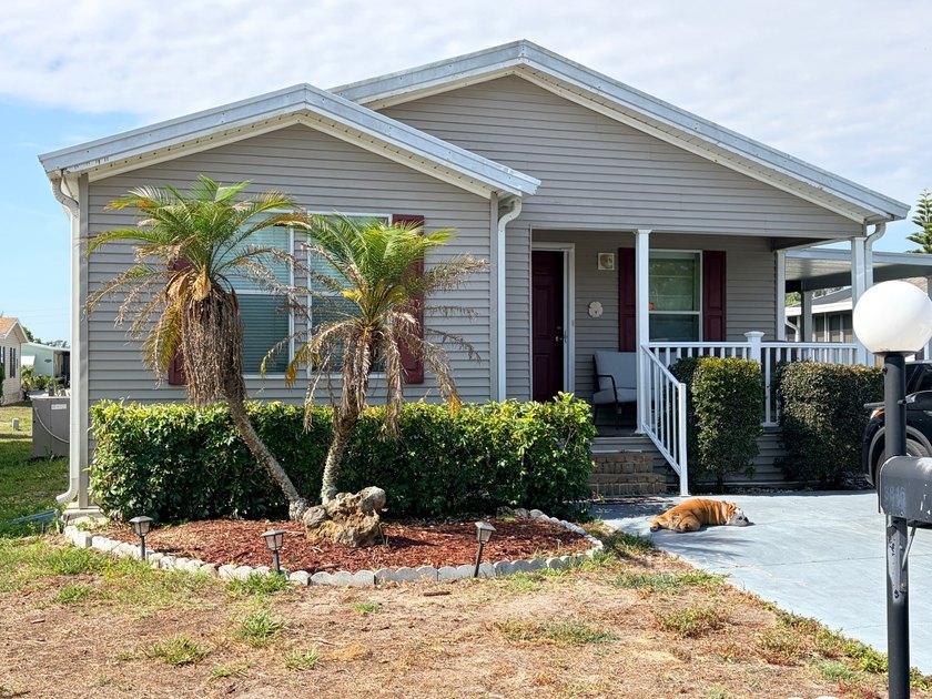 Spacious 3 bedroom, 2 bathroom manufactured home in a 55+ golf - Beach Home for sale in North Fort Myers, Florida on Beachhouse.com
