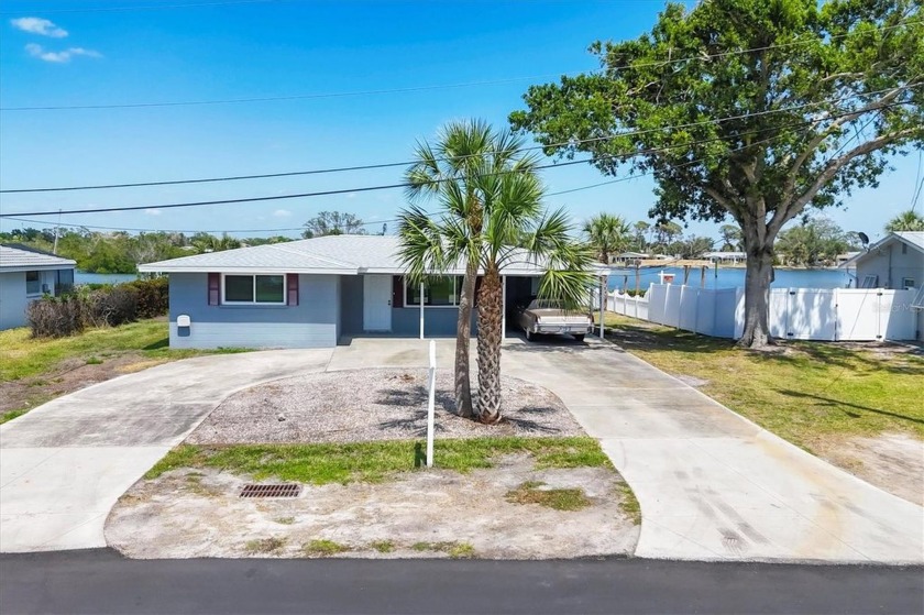 This waterfront cottage presents buyers or investors with a - Beach Home for sale in Englewood, Florida on Beachhouse.com