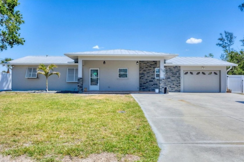 Welcome to this diamond in the rough on an oversized tip lot - Beach Home for sale in Englewood, Florida on Beachhouse.com