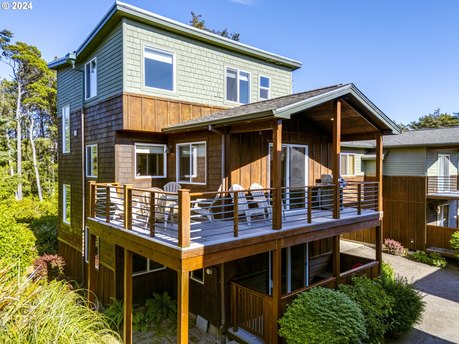 Just a short stroll to the oceanfront at the South end of - Beach Condo for sale in Manzanita, Oregon on Beachhouse.com