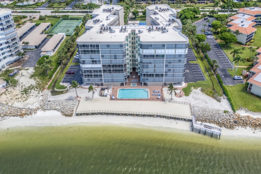 Hyper-rare 4 bedroom, 4 bathroom condominium, PLUS a private - Beach Condo for sale in Marco Island, Florida on Beachhouse.com