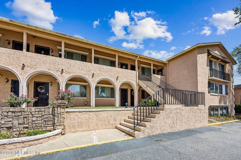 Welcome to this 2-bedroom, 2-bathroom condo in the Venetian on - Beach Condo for sale in Jacksonville, Florida on Beachhouse.com