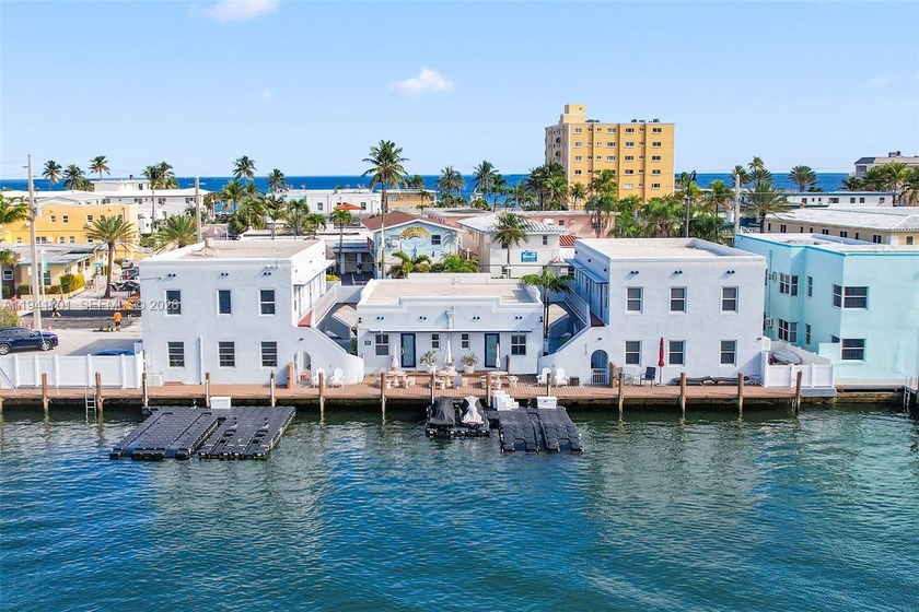 Top floor corner unit waterfront bungalow. Short term rentals - Beach Condo for sale in Hollywood, Florida on Beachhouse.com