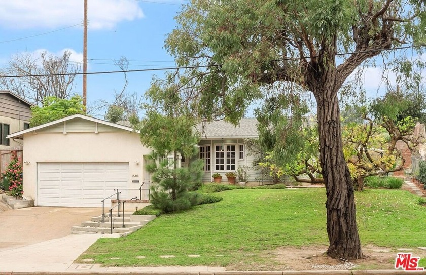 This resilient Pacific Palisades gem stands as a testament to - Beach Home for sale in Pacific Palisades, California on Beachhouse.com