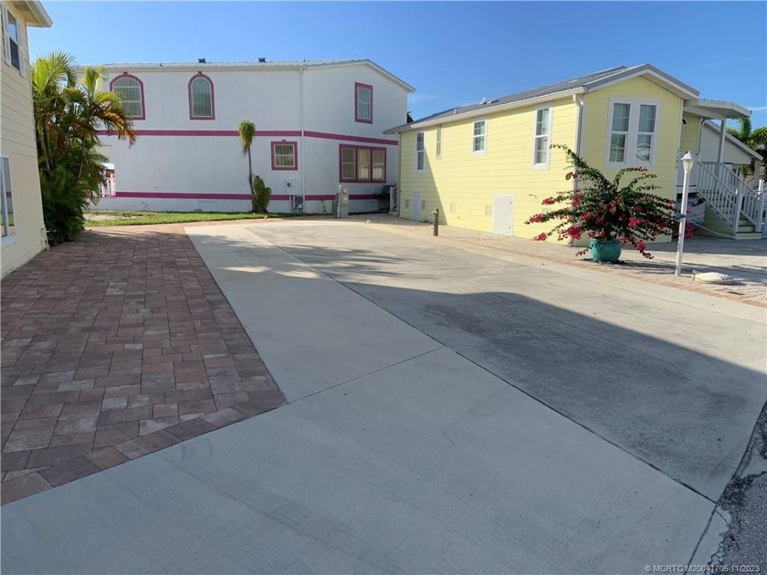 SELLER FINANCING AVAILABLE --- HIGHLY DESIREABLE LOCATION and - Beach Lot for sale in Jensen Beach, Florida on Beachhouse.com