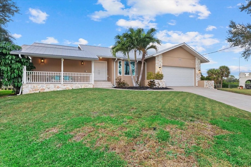 DOCK AND 16,000 LB BOAT LIFT! GULF ACCESS! PRIVATE POOL! IMPACT - Beach Home for sale in Nokomis, Florida on Beachhouse.com