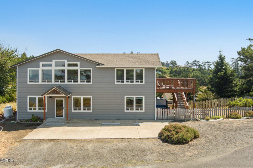 Coastal hilltop gem with spectacular ocean and bridge views - Beach Home for sale in Waldport, Oregon on Beachhouse.com