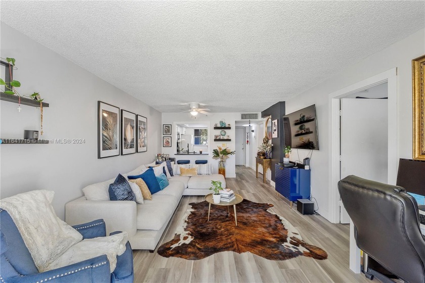 WELCOME ALL BUYERS TO THIS LOVELY 2/2 GROUND FLOOR UNIT W/CANAL - Beach Condo for sale in Oakland Park, Florida on Beachhouse.com