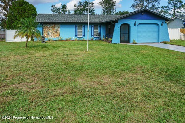 Impressive three bedroom home in 34609! Well maintained, great - Beach Home for sale in Spring Hill, Florida on Beachhouse.com